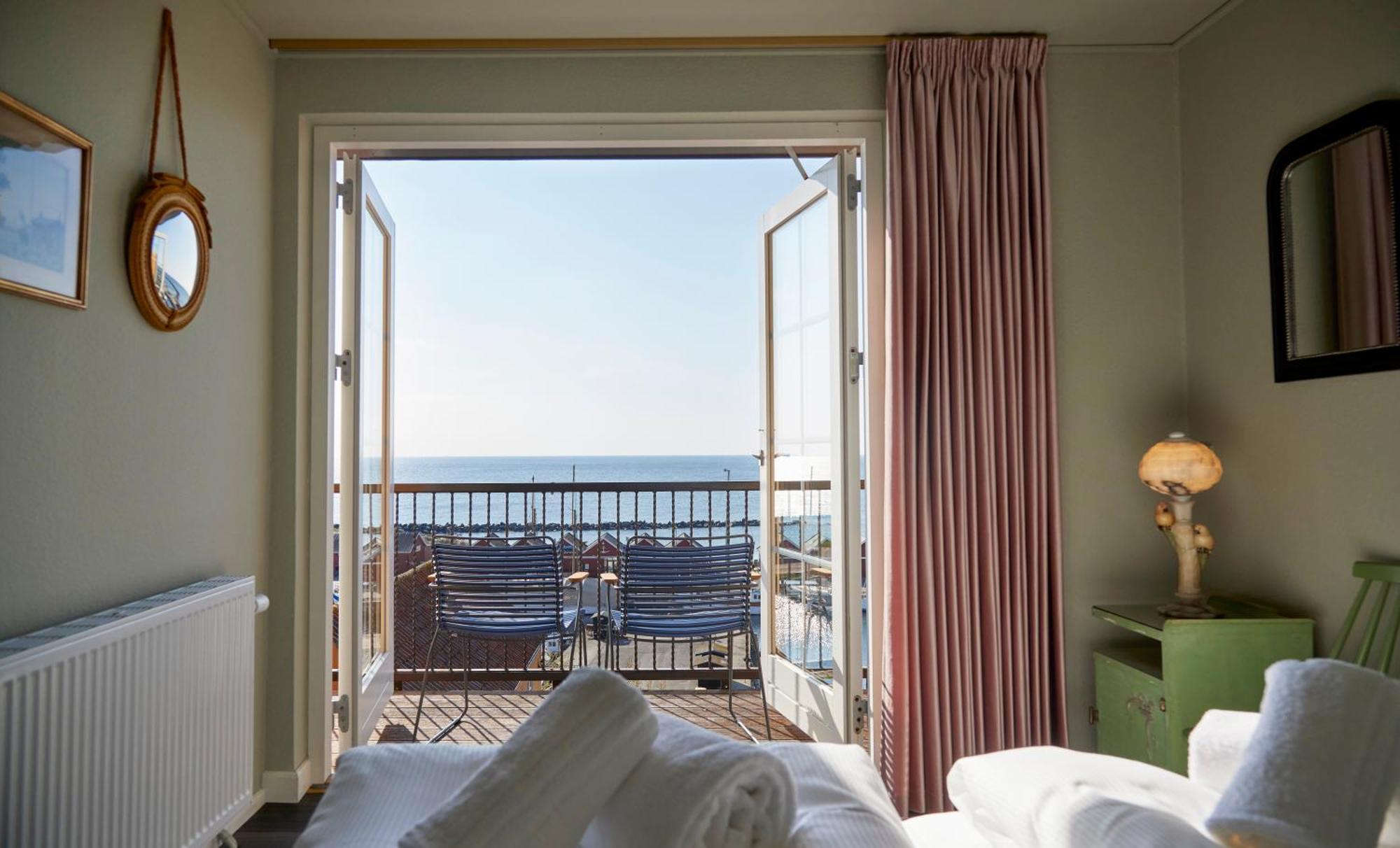 Hotel Kysten Hasle ภายนอก รูปภาพ